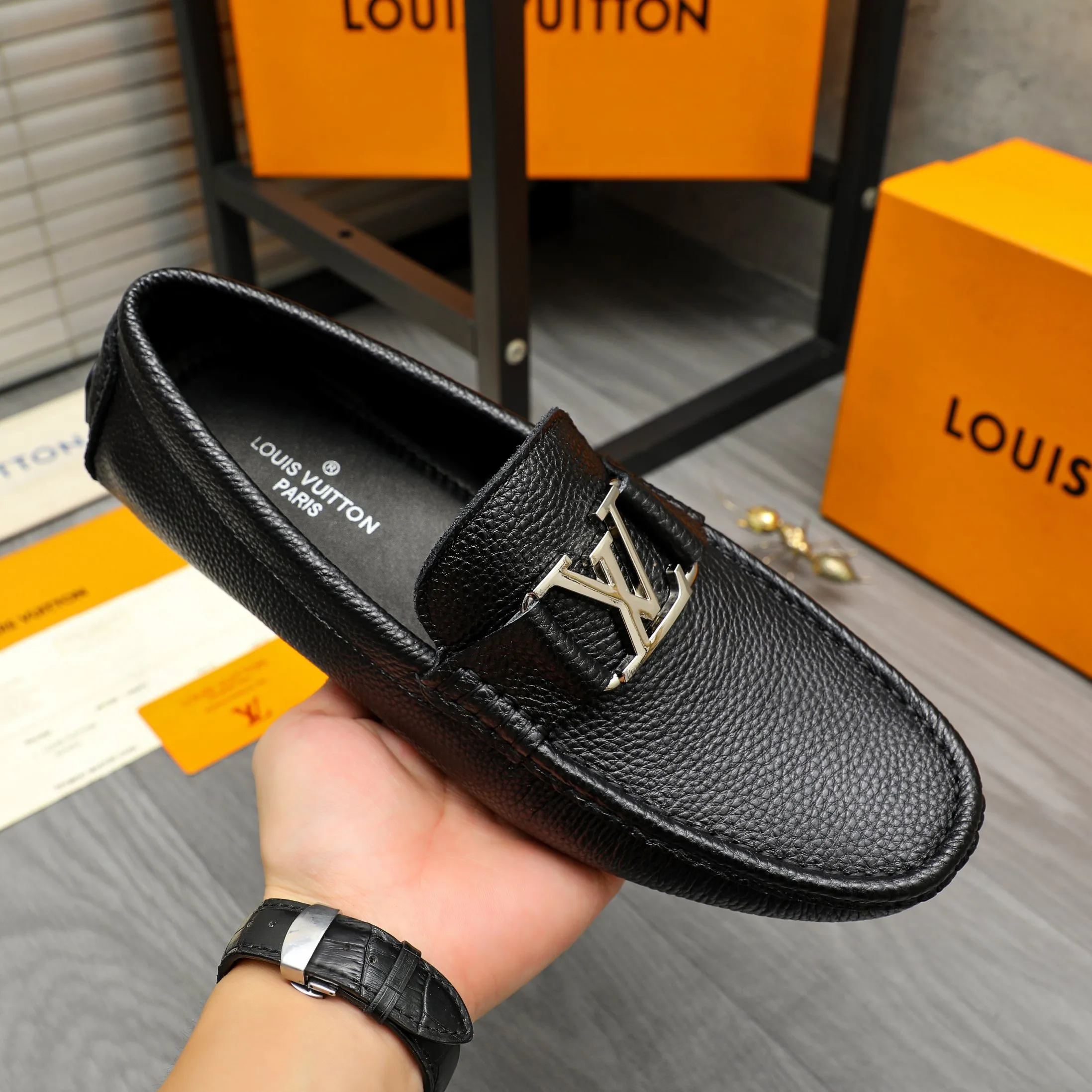 Men's shoes 💰420 Product trademark: LV "Louis Vuitton" casual slip-on shoes Regular size: 38-46 (45.46 custom-made, non-returnable) Product materials: Selected pebbled cowhide upper, sheepskin lining, original rubber outsole